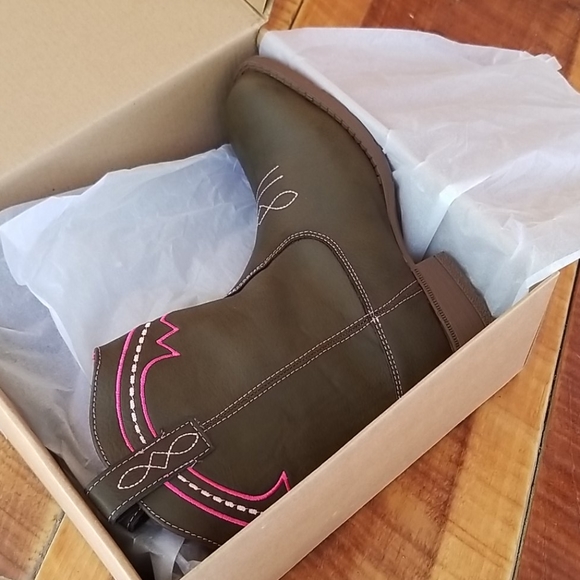 Girl's Cowgirl Boots - Picture 10 of 11